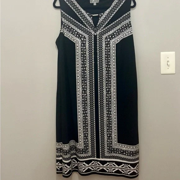 JM Collection Black and White Geometric Midi Dress - Picture 2 of 5